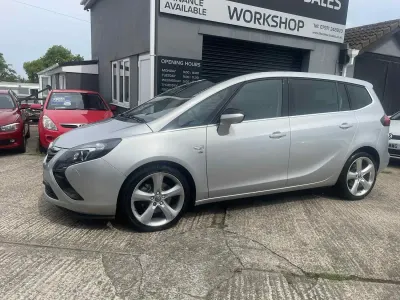 Używany Vauxhall Zafira Tourer Elite 170 KM (125 kW) 2015 Srebrny Minivan