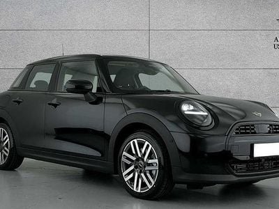 Begagnad Mini Cooper Hatch 113 kW (154 HK) 2025 Svart Halvkombi