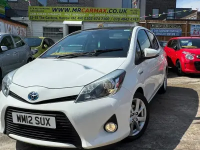 Used Toyota Yaris 100 HP (73 kW) 2012 White Hatchback