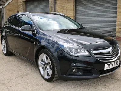 Used Vauxhall Insignia Country Tourer 195 HP (143 kW) 2014 Black Estate