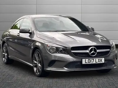 Usado Mercedes CLA220 177 HP (130 kW) 2017 Cinzento Sedan