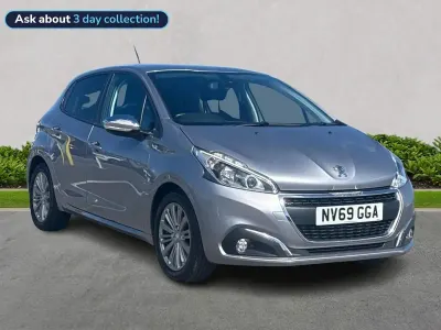Używany Peugeot 208 Signature Sky 82 KM (60 kW) 2019 Szary Hatchback