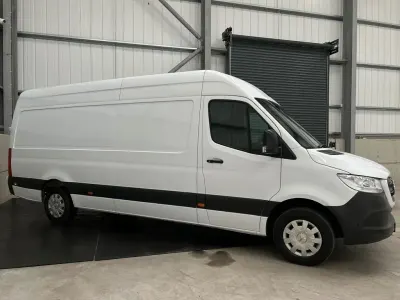Używany Mercedes Sprinter Premium 150 KM (110 kW) 2023 Biały Van