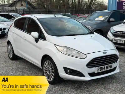 Used Ford Fiesta Titanium 125 HP (91 kW) 2014 White Hatchback