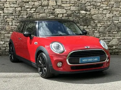 Used Mini Cooper Hatch 134 HP (98 kW) 2018 Red Hatchback