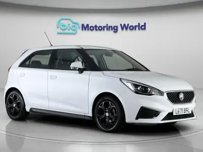 Begagnad MG MG3 Exclusive 2022 Vit Halvkombi