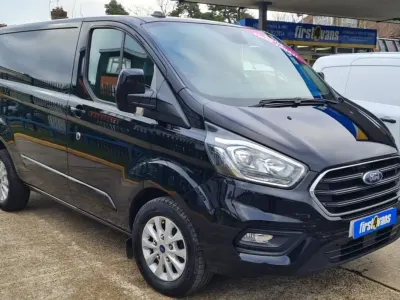 Begagnad Ford Transit Custom Limited 130 HK (95 kW) 2023 Svart