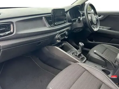 Begagnad Kia Rio GT-Line S 118 HK (86 kW) 2023 Vit Halvkombi