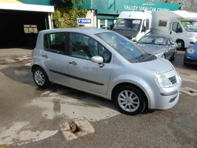 Usado Renault Modus Dynamique 112 HP (82 kW) 2008 Prateado Monovolume