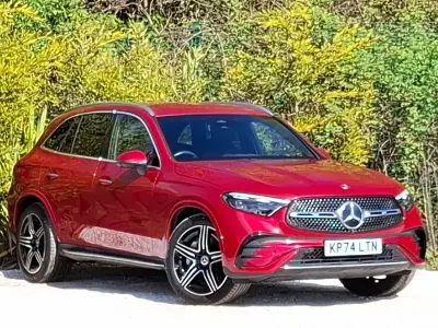 Begagnad Mercedes GLC300 AMG Line Premium 269 HK (197 kW) 2024 Röd SUV