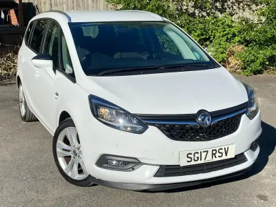 Used Vauxhall Zafira Tourer SRi 170 HP (125 kW) 2017 White MPV