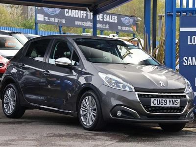 Used Peugeot 208 Signature Sky 82 HP (60 kW) 2019 Grey Hatchback