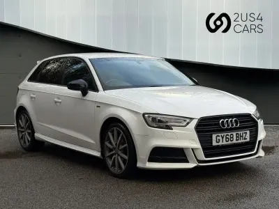 Usado Audi A3 Sportback Black Edition 116 HP (85 kW) 2018 Branco Citadino