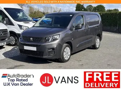 Gebraucht Peugeot Partner Premium 131 PS (96 kW) 2023 Grau Van / Kleinbus