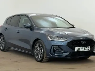 Used Ford Focus ST-Line 155 HP (114 kW) 2025 Chrome blue (metallic) Hatchback