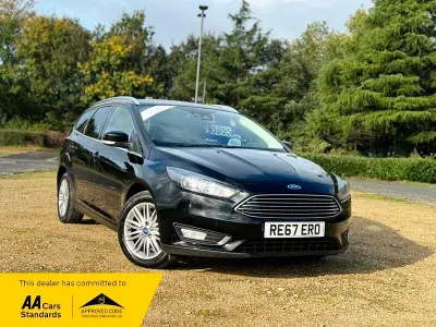 Begagnad Ford Focus Zetec 120 HK (88 kW) 2017 Svart Kombi