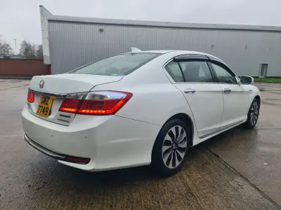 Używany Honda Accord Hybrid 214 KM (157 kW) 2013 Biały Sedan/Limuzyna