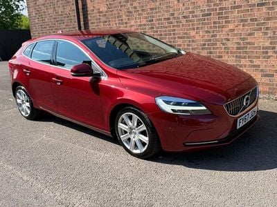 Begagnad Volvo V40 Inscription 122 HK (89 kW) 2017 Röd Halvkombi