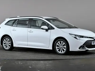 Usado Toyota Corolla 140 CV (102 kW) 2024 Blanco Familiar