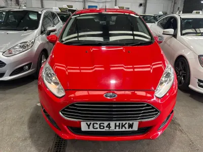 Second-hand Ford Fiesta Zetec 2014 Roșu Hatchback