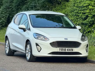 Używany Ford Fiesta Titanium 100 KM (73 kW) 2018 Biały Hatchback
