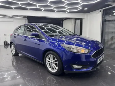 Usado Ford Focus Zetec 125 HP (91 kW) 2015 Azul Citadino