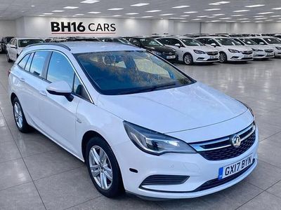 Used Vauxhall Astra Design Edition 136 HP (100 kW) 2017 White Estate