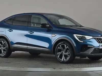 Begagnad Renault Arkana Engineered 142 HK (104 kW) 2023 Blå SUV