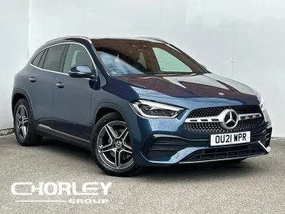 Usado Mercedes GLA180 AMG line 136 HP (100 kW) 2021 Azul SUV