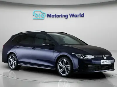 Begagnad VW Golf VIII R-line 150 HK (110 kW) 2022 Blå Kombi