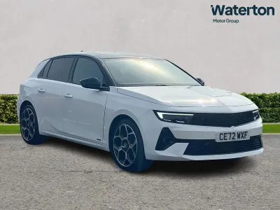 Used Vauxhall Astra Ultimate 130 HP (95 kW) 2022 White Hatchback