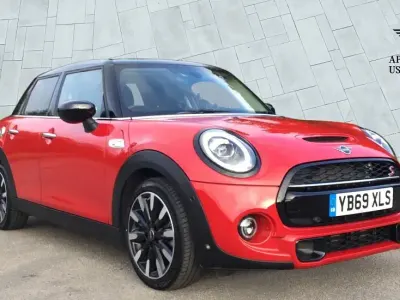 Używany Mini Cooper S Exclusive 189 KM (139 kW) 2019 Czerwony Hatchback