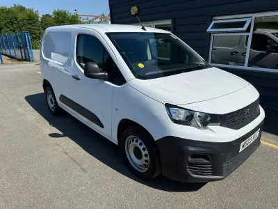 Used Peugeot Partner Premium 100 HP (73 kW) 2023 White MPV