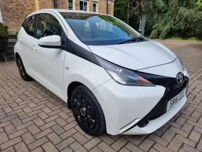 Used Toyota Aygo X-play 2016 White Hatchback