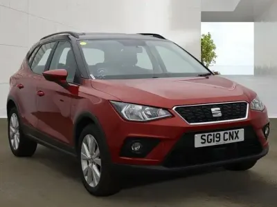 Usado Seat Arona SE Technology 115 CV (84 kW) 2019 Rojo SUV