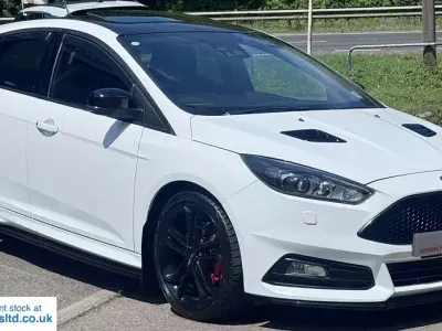 Used Ford Focus ST 250 HP (183 kW) 2017 White Hatchback