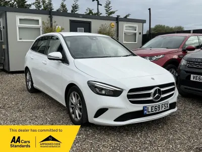 Usado Mercedes B180 Executive 2020 Branco Monovolume