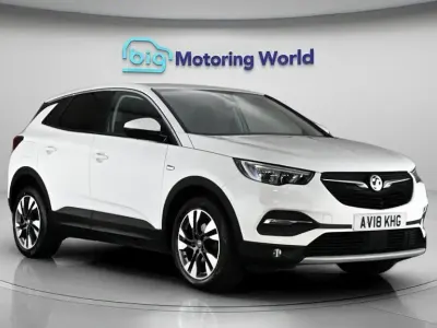 Used Vauxhall Grandland X Sport 131 HP (96 kW) 2018 White SUV