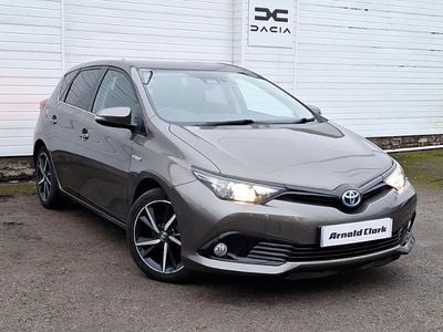 Usado Toyota Auris Hybrid Design 136 HP (100 kW) 2018 Castanho Citadino