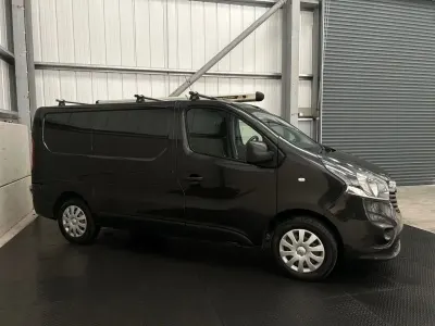 Second-hand Vauxhall Vivaro Sportive 120 CP (88 kW) 2019 Negru Monovolum