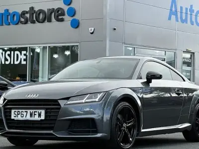 Begagnad Audi TT Black Edition 179 HK (131 kW) 2018 Sportkupé