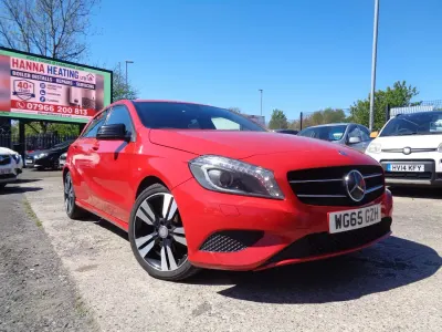 Begagnad Mercedes A180 2015 Röd Halvkombi
