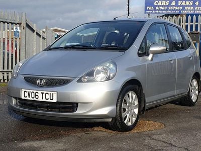 Silver Used 2006 Honda Jazz SE Hatchback | £2,495 (Fair price)