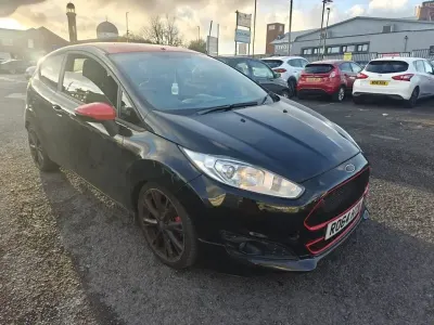 Usado Ford Fiesta Zetec 2014 Preto Citadino