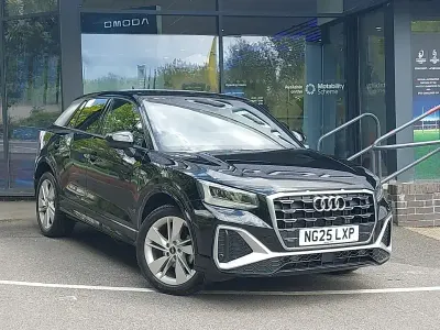 Usado Audi Q2 S-Line 150 CV (110 kW) 2025 Negro SUV