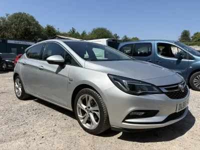 Used Vauxhall Astra SRi 105 HP (77 kW) 2018 Silver Hatchback
