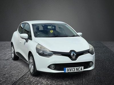 Used Renault Clio IV Expression+ 75 HP (55 kW) 2013 White Hatchback