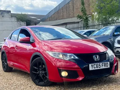 Käytetty Honda Civic Sport 2015 Punainen Viistoperä