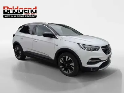 Used Vauxhall Grandland X Design Edition 130 HP (95 kW) 2019 White SUV