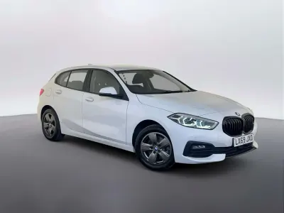 Begagnad BMW 118 Comfort Edition 140 HK (102 kW) 2020 Vit Halvkombi